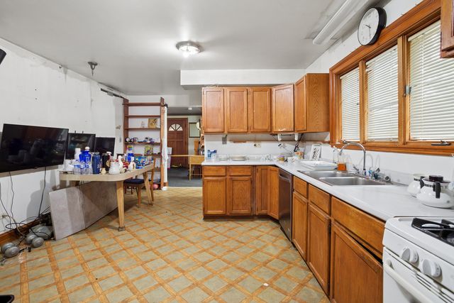 100 W Natoma Avenue, Addison, IL 60101