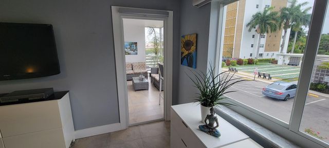 3050 16 Ave 201, Oakland Park, FL 33334