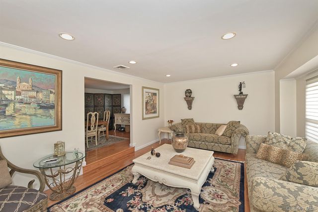 29 Abbot Road, Smithtown, NY 11787