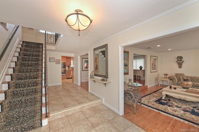 29 Abbot Road, Smithtown, NY 11787