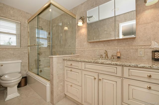 29 Abbot Road, Smithtown, NY 11787
