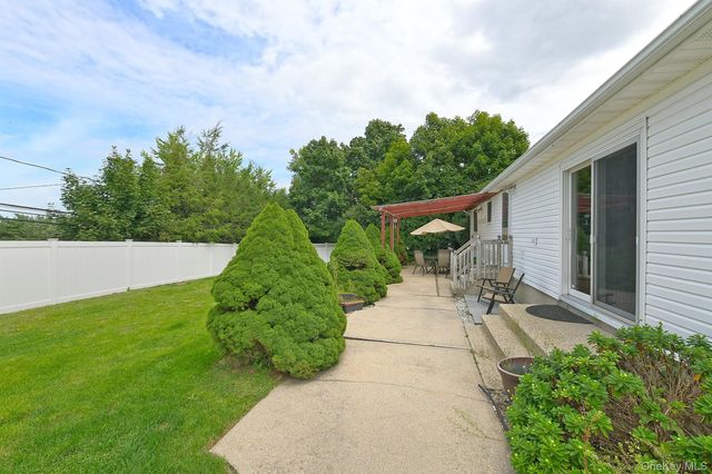 29 Abbot Road, Smithtown, NY 11787