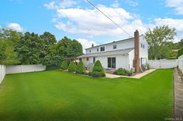 29 Abbot Road, Smithtown, NY 11787