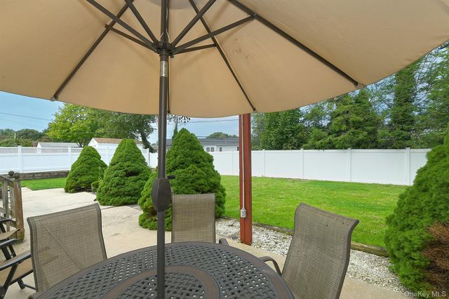 29 Abbot Road, Smithtown, NY 11787
