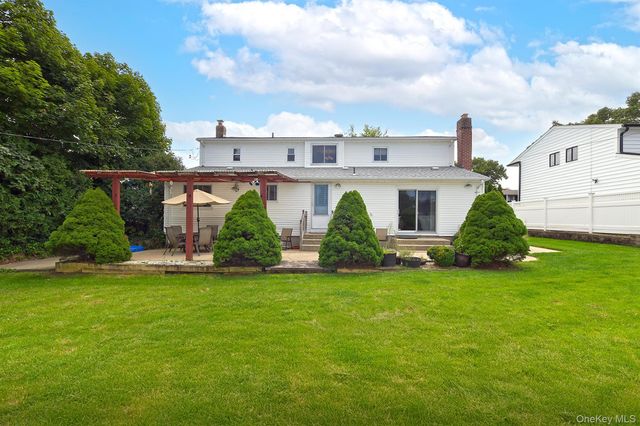 29 Abbot Road, Smithtown, NY 11787