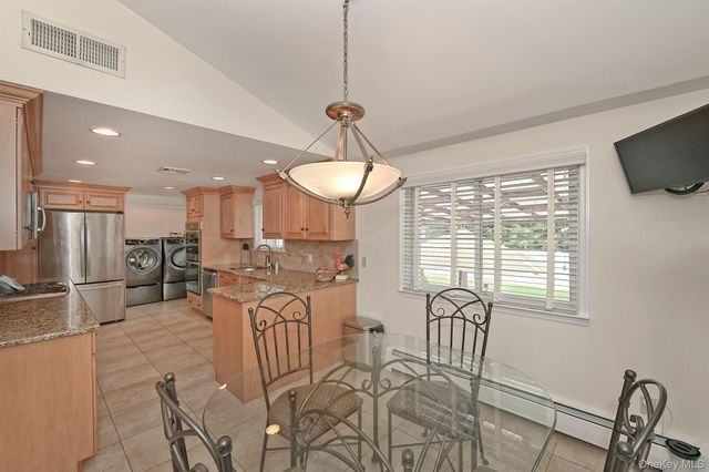 29 Abbot Road, Smithtown, NY 11787