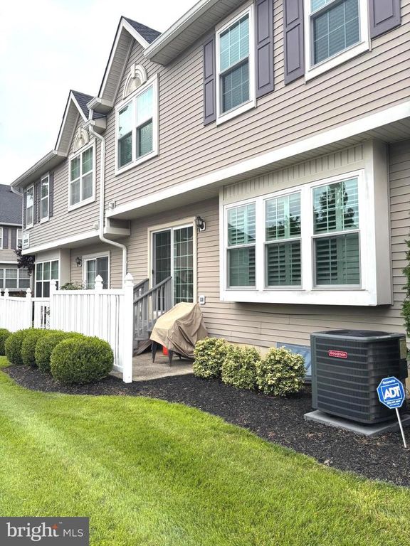2802 GRAMERCY WAY, Mount Laurel, NJ 08054