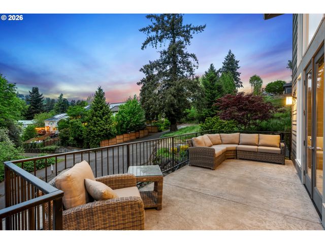 1295 EVAH Ln, West Linn, OR 97068