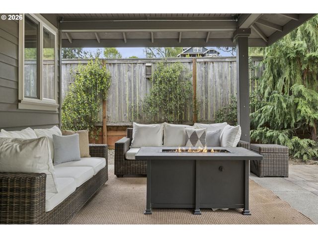 1295 EVAH Ln, West Linn, OR 97068