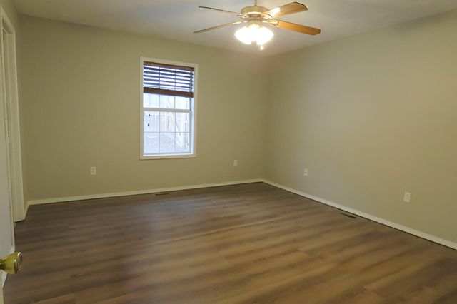 1257 W Bridgewood Place, Nixa, MO 65714