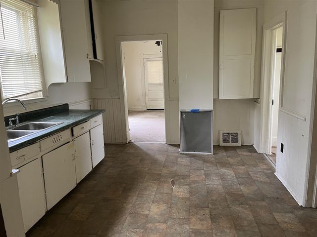 861 Paw Paw Avenue, Benton Harbor, MI 49022