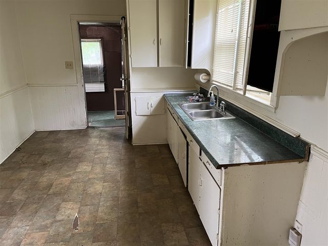 861 Paw Paw Avenue, Benton Harbor, MI 49022