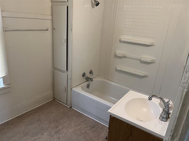 861 Paw Paw Avenue, Benton Harbor, MI 49022