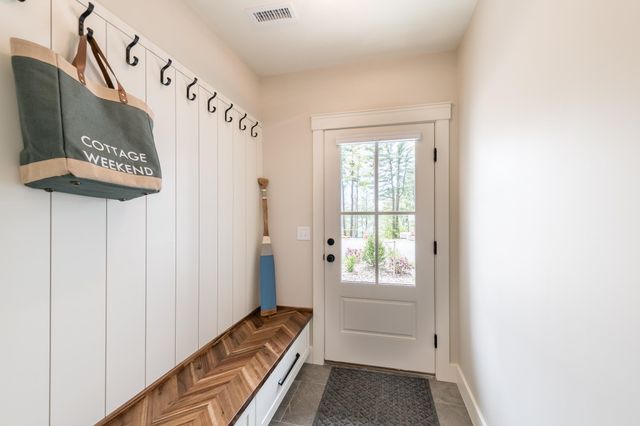 60 White Oaks Rd Unit 23, Laconia, NH 03246