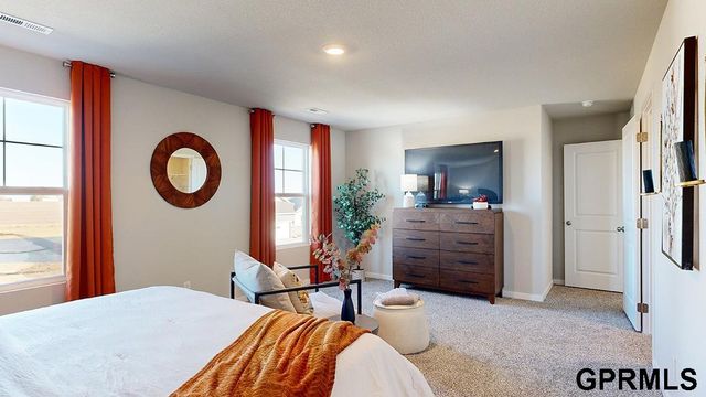 5402 N 189 Street, Elkhorn, NE 68022