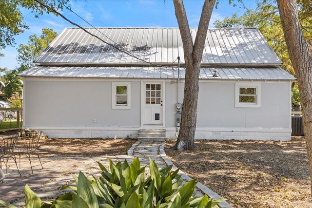 503A Wilkes ST, Smithville, TX 78957
