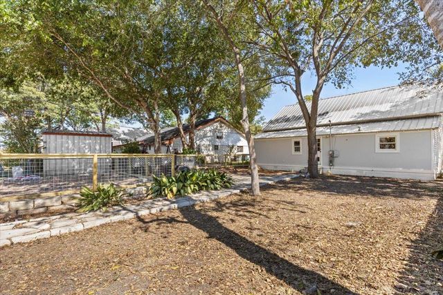 503A Wilkes ST, Smithville, TX 78957