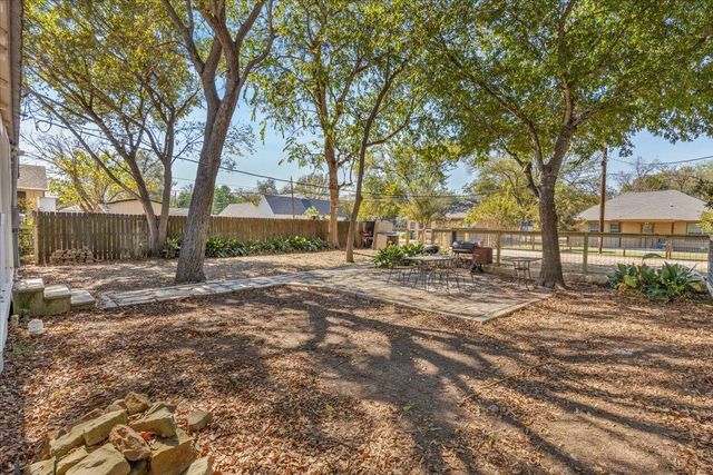 503A Wilkes ST, Smithville, TX 78957