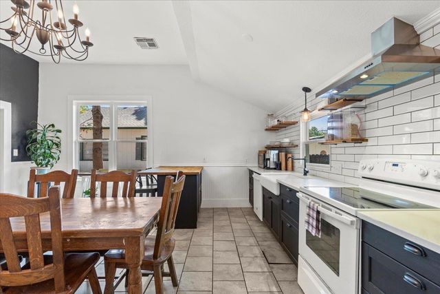 503A Wilkes ST, Smithville, TX 78957
