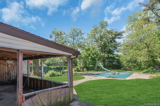 6 Shotgun Lane, Levittown, NY 11756