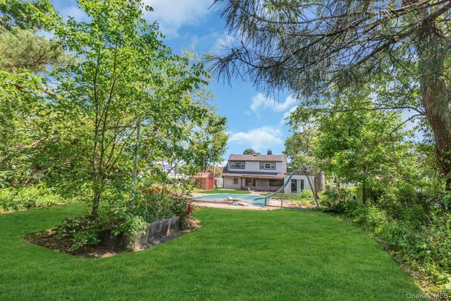 6 Shotgun Lane, Levittown, NY 11756