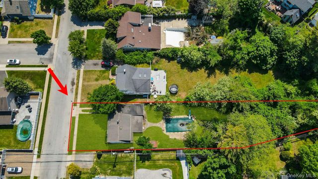 6 Shotgun Lane, Levittown, NY 11756