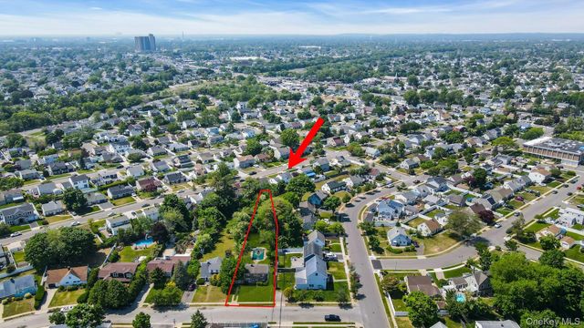 6 Shotgun Lane, Levittown, NY 11756