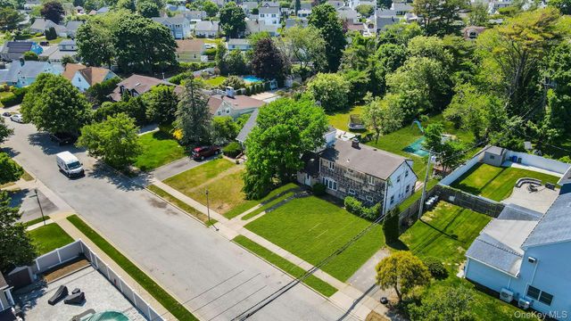 6 Shotgun Lane, Levittown, NY 11756