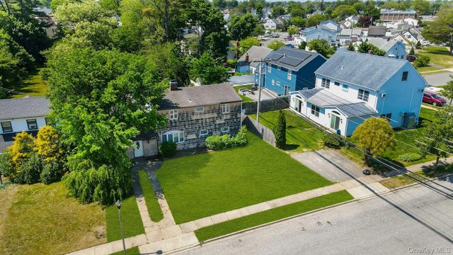 6 Shotgun Lane, Levittown, NY 11756