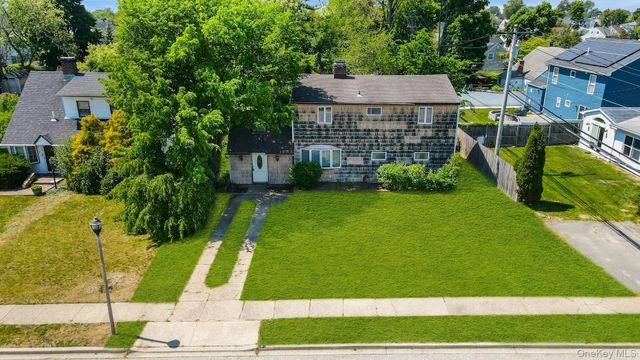 6 Shotgun Lane, Levittown, NY 11756