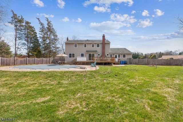 3 Stagecoach Way, Hillsborough Twp., NJ 08844