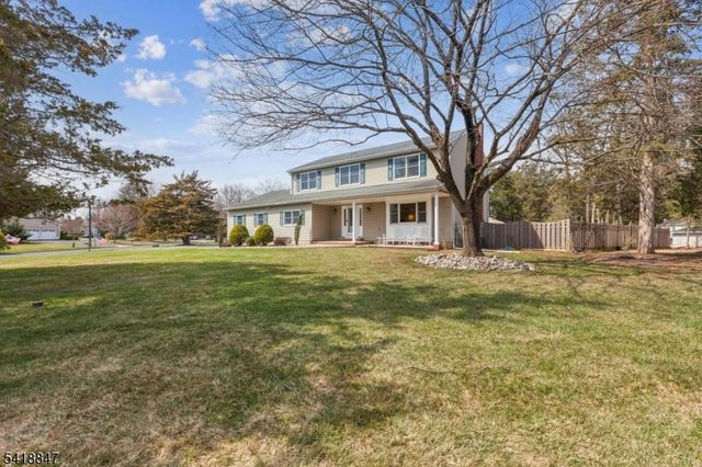 3 Stagecoach Way, Hillsborough Twp., NJ 08844