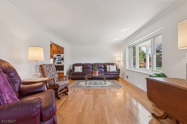 3 Stagecoach Way, Hillsborough Twp., NJ 08844