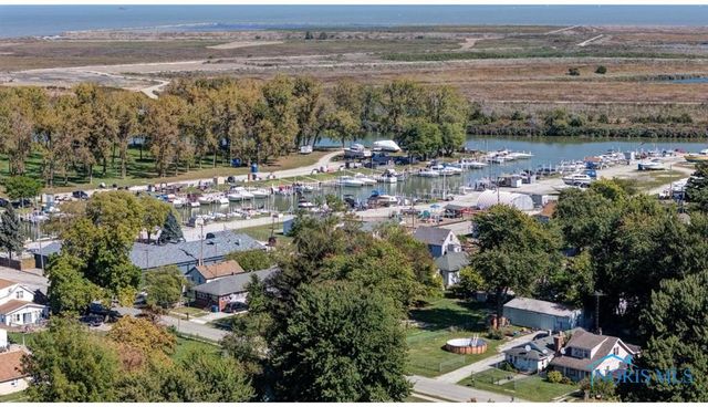 2079 Arkansas Street, Oregon, OH 43616