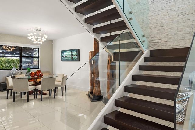 9890 NW 86th Terrace, Doral, FL 33178