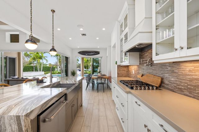 8001 SE Old Plantation Circle, Jupiter, FL 33458