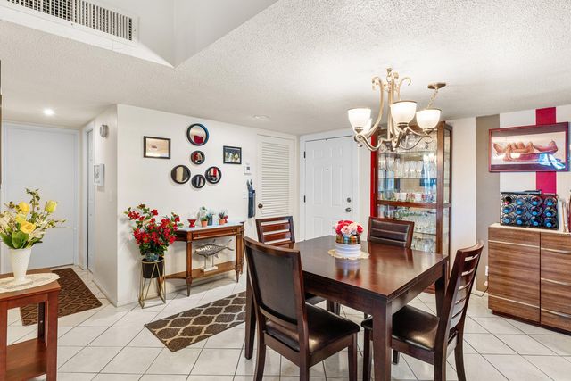 2561 Boundbrook Boulevard 209, Palm Springs, FL 33406