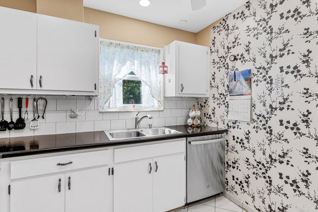 2561 Boundbrook Boulevard 209, Palm Springs, FL 33406