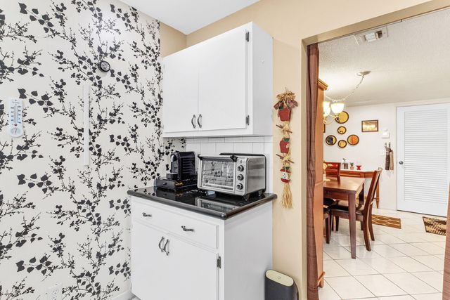 2561 Boundbrook Boulevard 209, Palm Springs, FL 33406