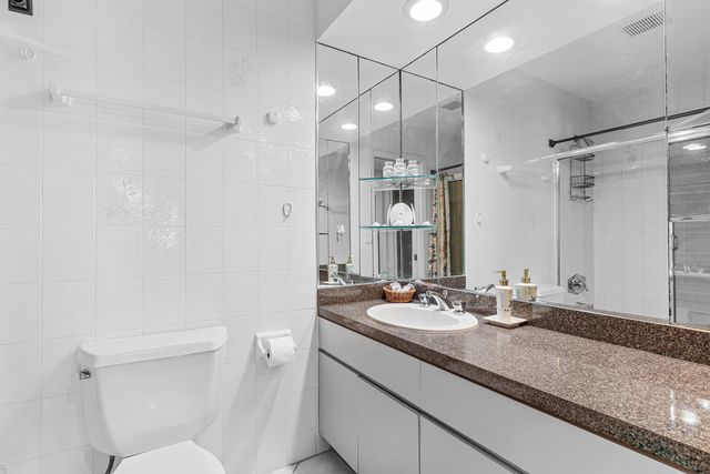 2561 Boundbrook Boulevard 209, Palm Springs, FL 33406