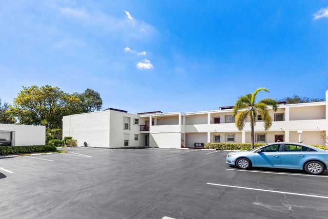 2561 Boundbrook Boulevard 209, Palm Springs, FL 33406