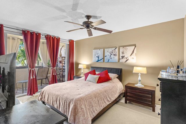 2561 Boundbrook Boulevard 209, Palm Springs, FL 33406