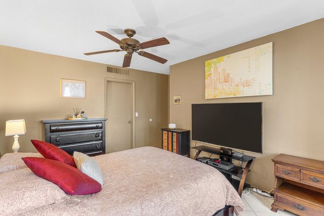 2561 Boundbrook Boulevard 209, Palm Springs, FL 33406