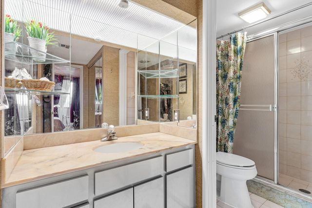 2561 Boundbrook Boulevard 209, Palm Springs, FL 33406