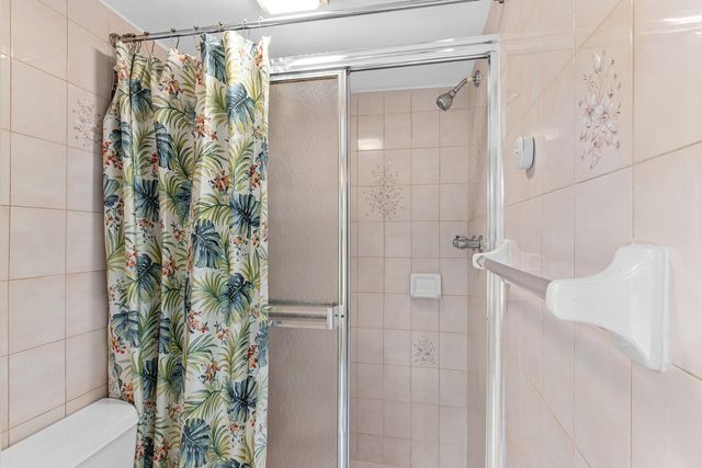 2561 Boundbrook Boulevard 209, Palm Springs, FL 33406