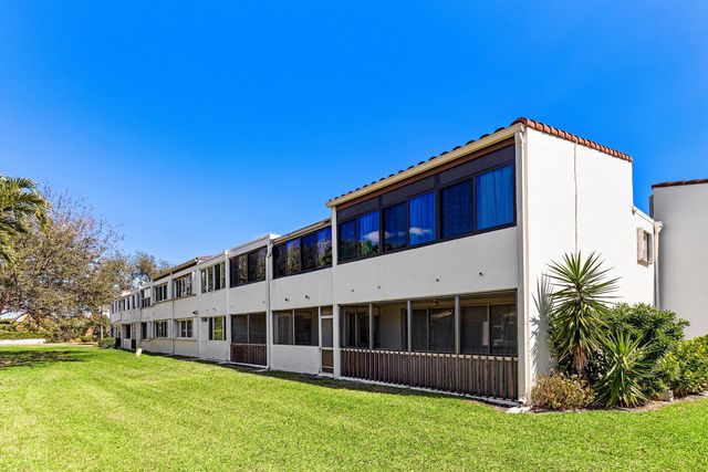 2561 Boundbrook Boulevard 209, Palm Springs, FL 33406