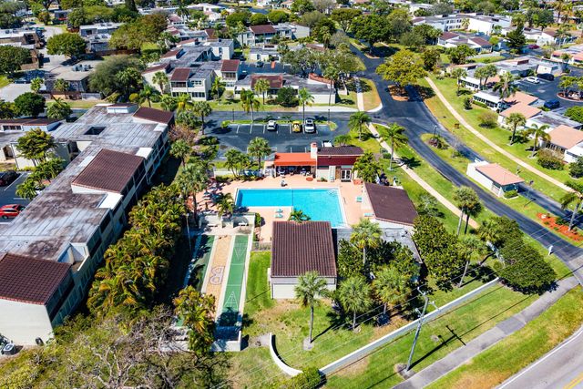 2561 Boundbrook Boulevard 209, Palm Springs, FL 33406