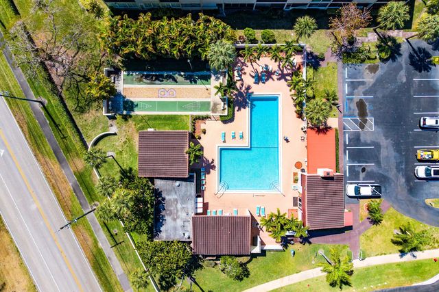 2561 Boundbrook Boulevard 209, Palm Springs, FL 33406