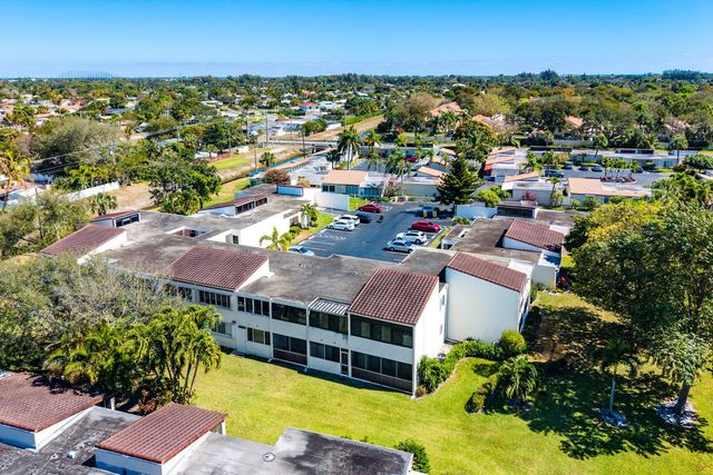 2561 Boundbrook Boulevard 209, Palm Springs, FL 33406