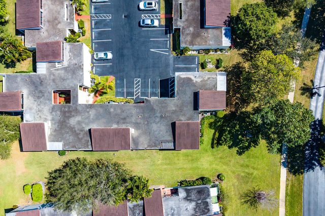 2561 Boundbrook Boulevard 209, Palm Springs, FL 33406